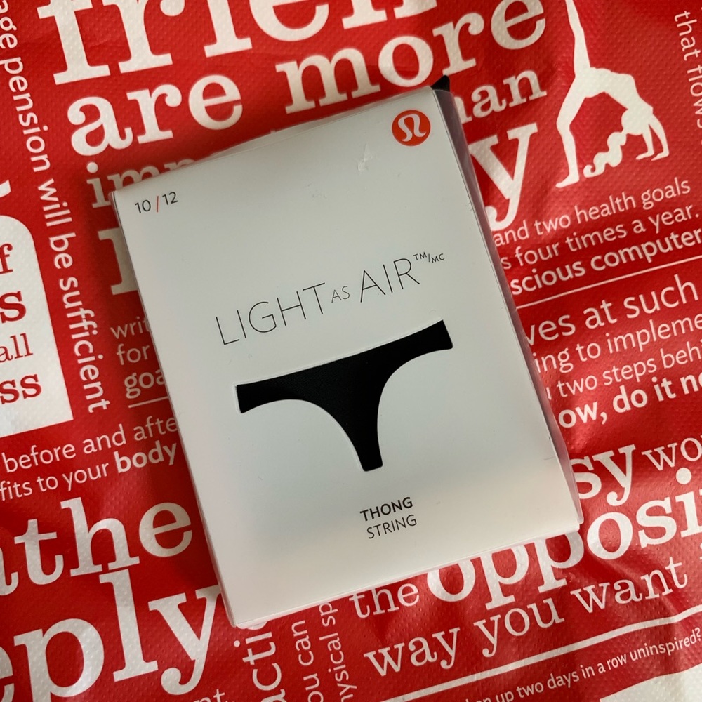NWT Lululemon Light as Air Thong